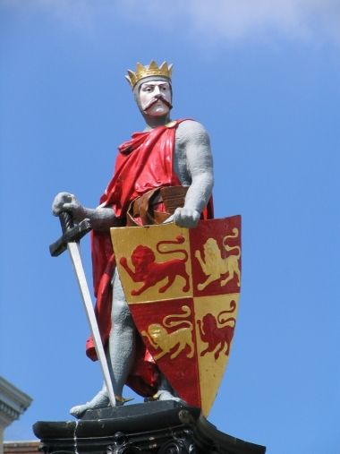 A statue of Llywelyn the Great in Conwy